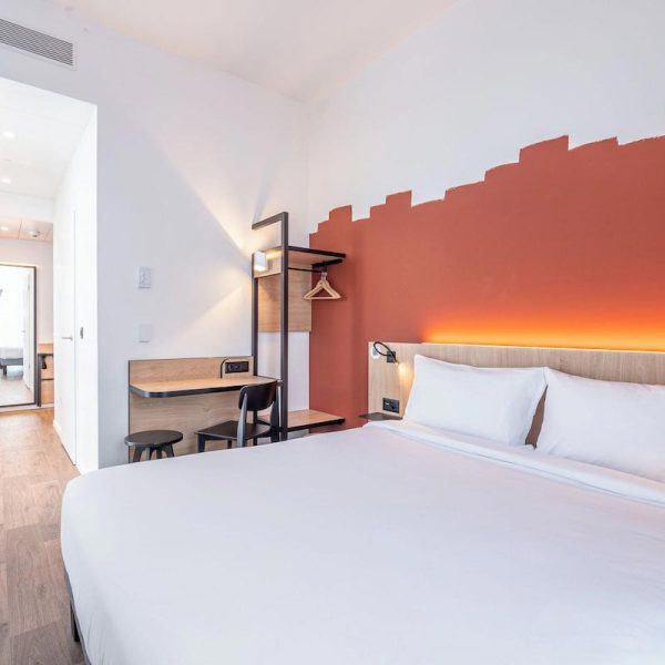 Yeganehtours.com-B&B-HOTEL-Geneva-Airport-14