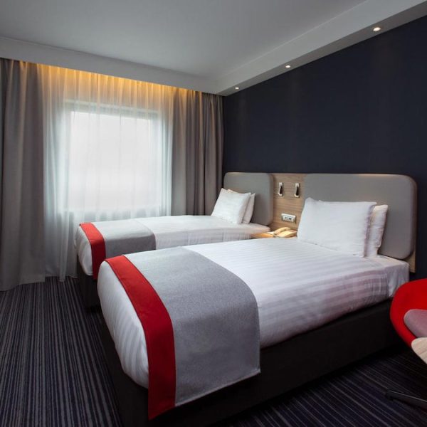 Yeganehtours.com-Holiday-Inn-Express-Geneva-Airport-04