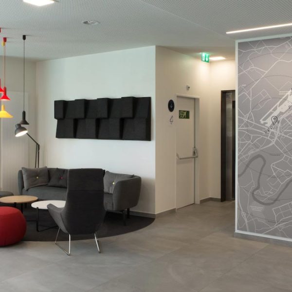 Yeganehtours.com-Holiday-Inn-Express-Geneva-Airport-06