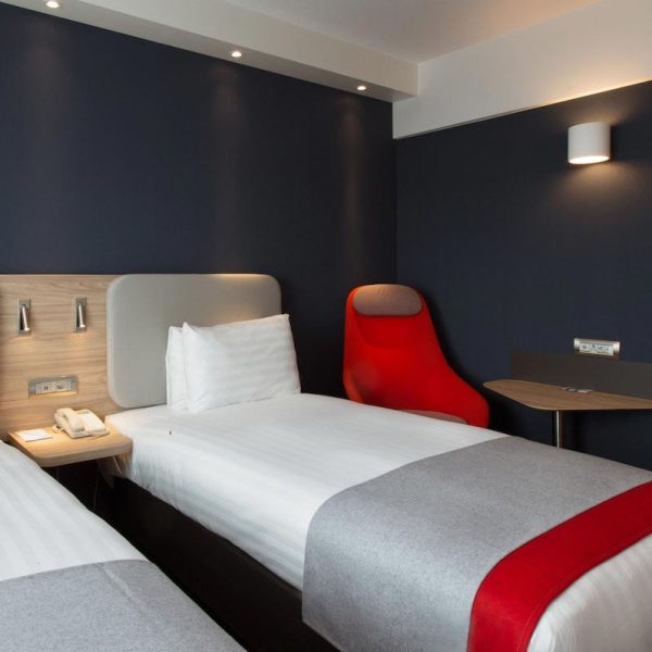 Yeganehtours.com-Holiday-Inn-Express-Geneva-Airport-07