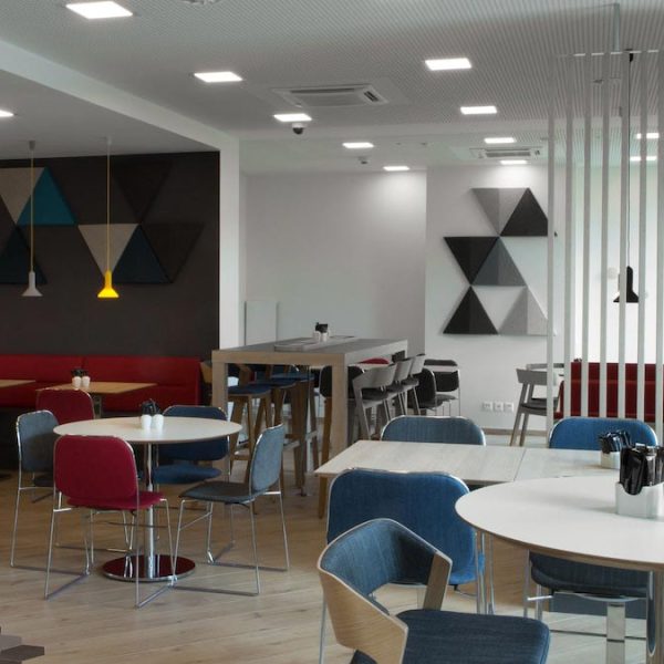 Yeganehtours.com-Holiday-Inn-Express-Geneva-Airport-08
