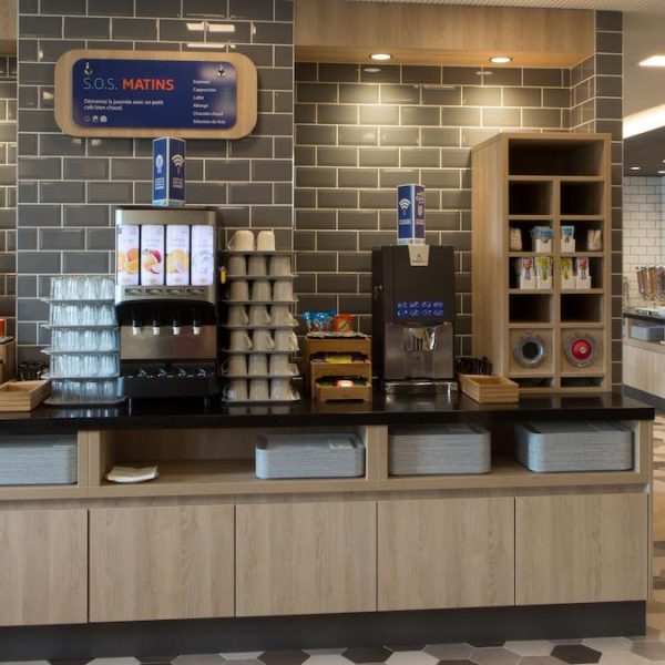 Yeganehtours.com-Holiday-Inn-Express-Geneva-Airport-13