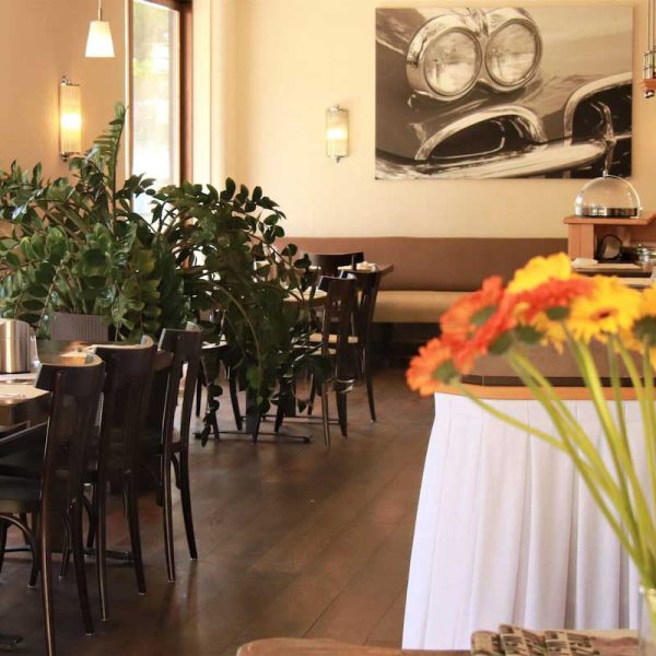 Yeganehtours.com-Hotel-Neufeld-Zurich-01
