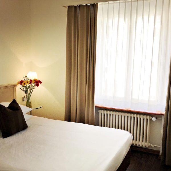 Yeganehtours.com-Hotel-Neufeld-Zurich-03