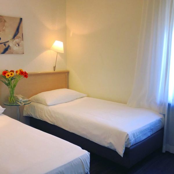 Yeganehtours.com-Hotel-Neufeld-Zurich-04