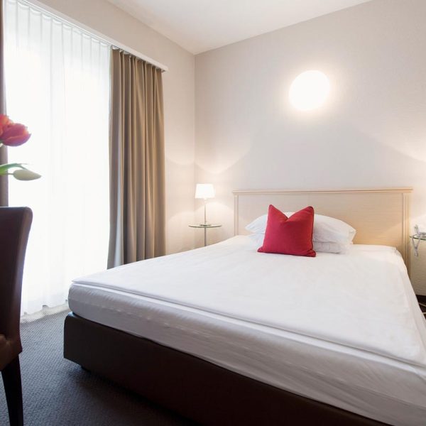 Yeganehtours.com-Hotel-Neufeld-Zurich-08