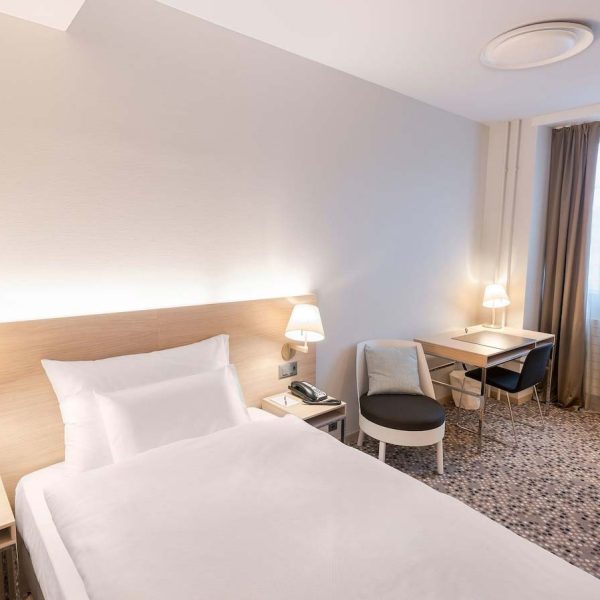Yeganehtours.com-Hotel-Savoy-Bern-03