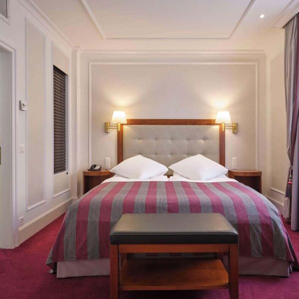 Yeganehtours.com-Hotel-Schweizerhof-Zurich-03 Yeganehtours com Hotel Schweizerhof Zurich 03