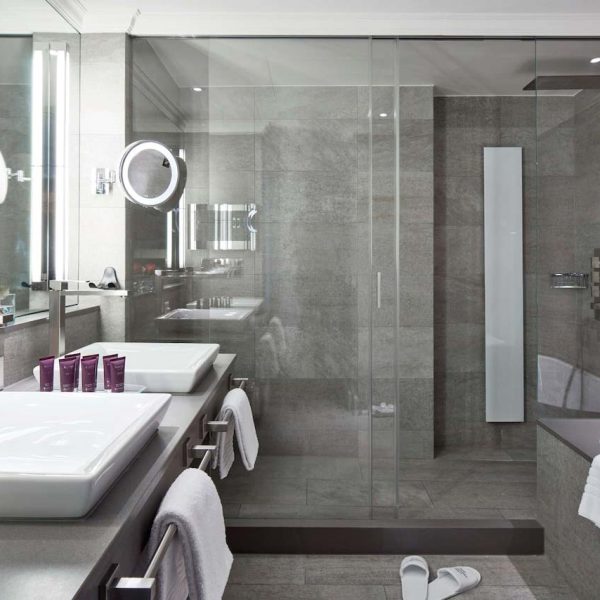 Yeganehtours.com-Hotel-Schweizerhof-Zurich-04 Yeganehtours com Hotel Schweizerhof Zurich 04