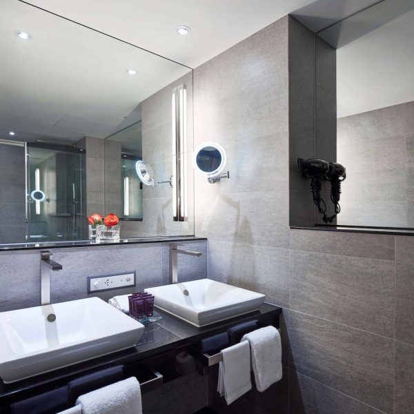Yeganehtours.com-Hotel-Schweizerhof-Zurich-05 Yeganehtours com Hotel Schweizerhof Zurich 05
