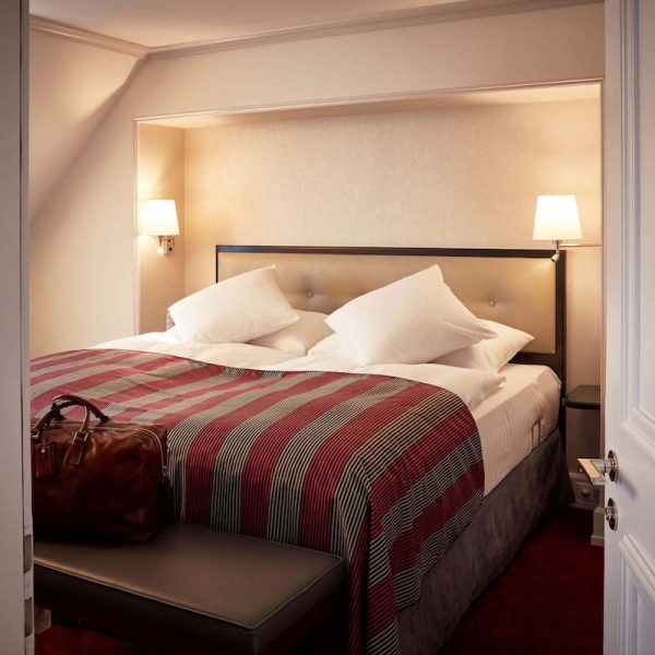 Yeganehtours.com-Hotel-Schweizerhof-Zurich-06 Yeganehtours com Hotel Schweizerhof Zurich 06